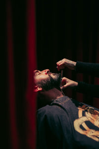 Let’s brush up your hair and beard at the surprising salon of Le Barbier des Voyeurs!